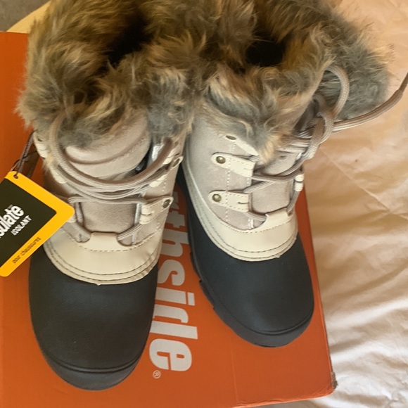 Winter Boots - Picture 4 of 6